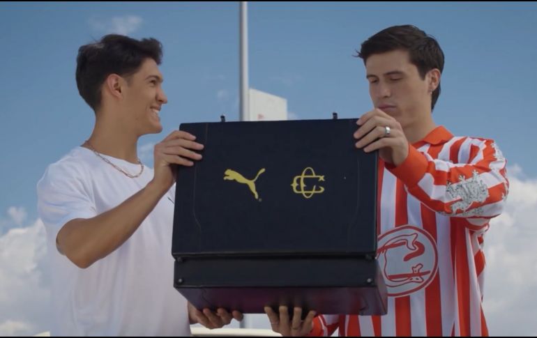 Chivas ha comenzado a revelar detalles de lo que será su esperado jersey conmemorativo por el 120 aniversario. X/ @Chivas.