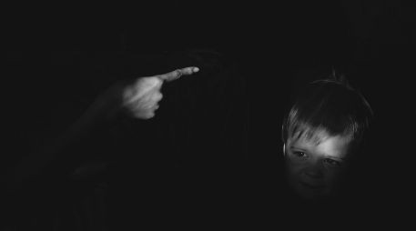 Según los elementos que manejan los investigadores, el sospechoso, un padre de familia de 40 años, violó entre 2020 y 2024 a niños de entre 3 y 9 años que iban a su domicilio para jugar con sus propios hijos. Unsplash