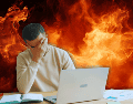 La profunda desconexión entre las altas expectativas del líder y la compleja realidad operativa es la receta perfecta para desarrollar el temido Síndrome de Burnout. ESPECIAL / CANVA