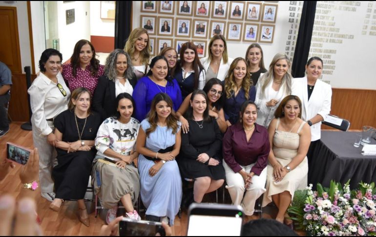 La jornada concluyó con un reconocimiento a las exdiputadas y la colocación de sus imágenes, como testimonio permanente de su contribución a un Jalisco más incluyente. CORTESÍA.