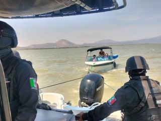 De inmediato se movilizó al Escuadrón Anfibio de la Policía de Jalisco, que acudió al punto para brindarles apoyo. CORTESÍA
