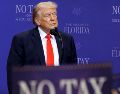 Donald Trump participó como orador principal en una cena privada del Forum Club en West Palm Beach, Florida. EFE/C. Herrera