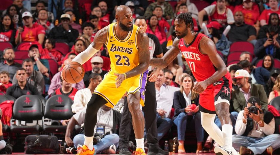 La tercera fue la vencida para los Lakers de Los Ángeles, que después de estar arriba 3-0 en la serie, salieron a la cancha determinados a ponerle fin a la temporada de Rockets de Houston. AFP / J. Garrabrant