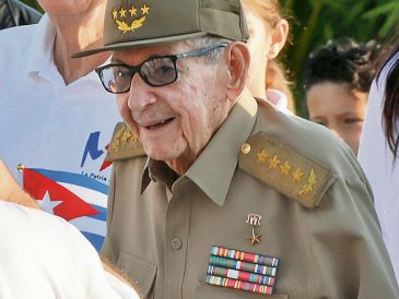El general cubano Raúl Castro, reapareció en un evento público en una muestra de apoyo al Gobierno. EFE