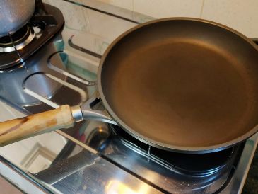 Si ya identificaste que tu sartén favorito está rayado, es el momento perfecto para explorar nuevos horizontes culinarios. ESPECIAL / CANVA