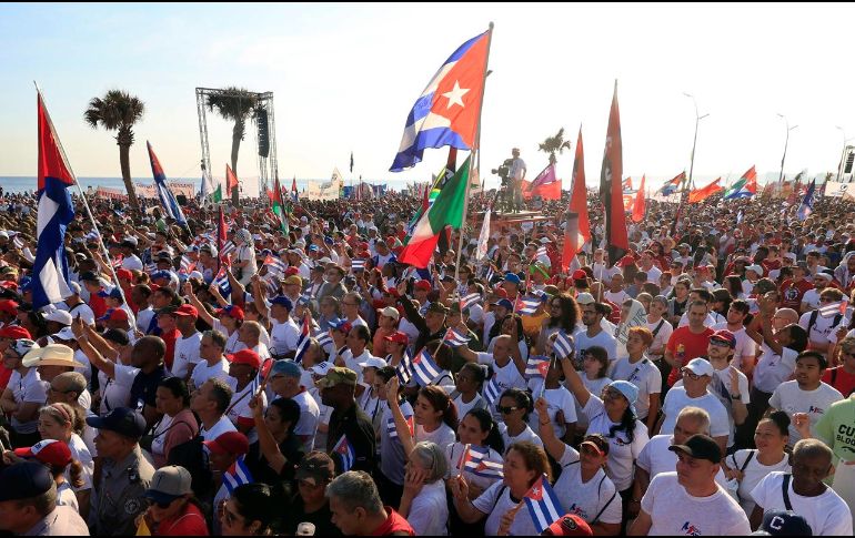 El Gobierno cubano convirtió este viernes la celebración del Primero de mayo en una concentración de apoyo y centró sus lemas en la defensa de la soberanía nacional EFE/E. Mastrascusa