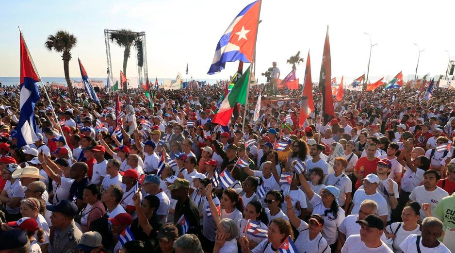 El Gobierno cubano convirtió este viernes la celebración del Primero de mayo en una concentración de apoyo y centró sus lemas en la defensa de la soberanía nacional EFE/E. Mastrascusa