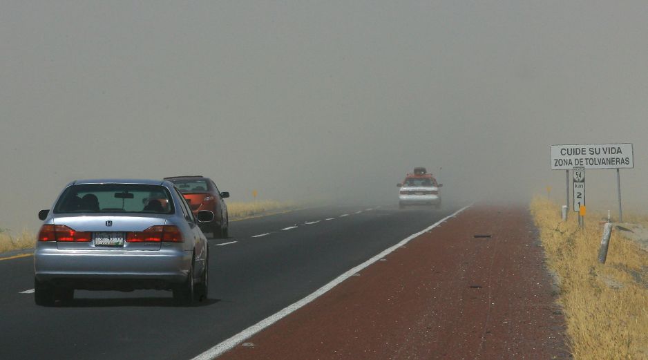 Protección Civil reporta afectaciones en varios kilómetros de la autopista, donde el polvo en el aire dificulta la visibilidad. EL INFORMADOR/ARCHIVO