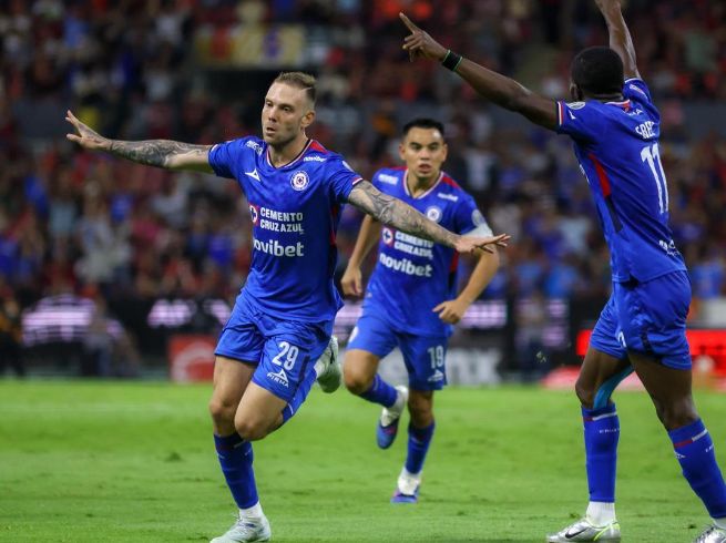 Rotondi anotó el primer gol del Cruz Azul cerca del final del primer tiempo. EL INFORMADOR/A. Navarro