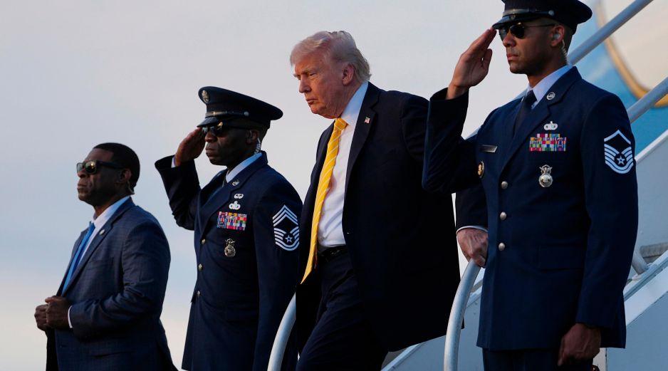 Trump empezó a avivar el interés por el tema en febrero, al ordenar a las agencias federales que divulgaran sus registros relacionados con la vida extraterrestre y los ovnis. AP/M. Rourke