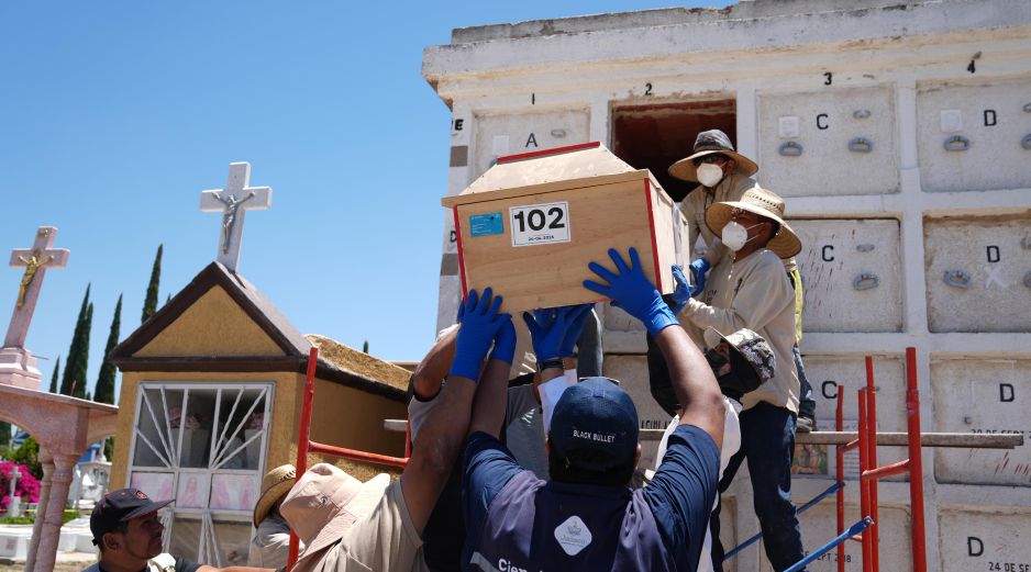 Los operativos de inhumación, refirió el Gobierno estatal, fueron encabezados por una agente del Ministerio Público de la Coordinación de Personas Fallecidas sin Identificar de la Fiscalía Estatal. ESPECIAL