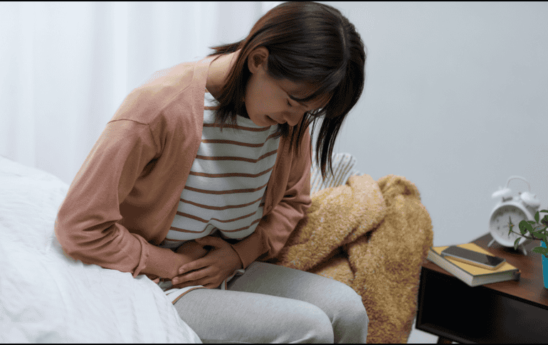 Si tienes antecedentes familiares directos de problemas biliares, sobrepeso o colesterol alto, es fundamental realizarte chequeos médicos preventivos de forma anual y rigurosa. CANVA