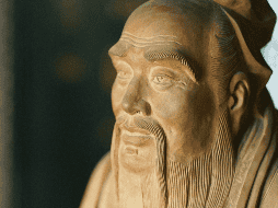 Confucio no propone una moral individualista, sino una ética relacional. UNSPLASH / Y. OTA