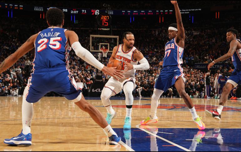 Jalen Brunson lideró con 35 puntos la histórica paliza de los New York Knicks sobre los Philadelphia 76ers. AFP/ J. D. GARRABRANT.