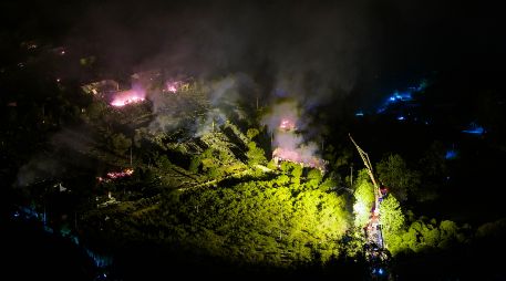 Vista aérea tomada con un dron el 4 de mayo de 2026 de la escena del rescate después de una explosión en una fábrica de fuegos artificiales, en el poblado de Guandu de Liuyang. XINHUA