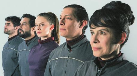 Imagen que presenta al elenco de la película mexicana de ciencia ficción “La velocidad del zoom”. ESPECIAL