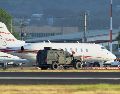 Avión y vehículo de seguridad utilizados en operativos de traslado de detenidos, en medio de la presión de Estados Unidos para reforzar acciones contra cárteles. AFP