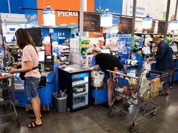 Las ofertas son válidas en las más de 2 mil sucursales físicas de Walmart y en su tienda en línea, que tiene las modalidades de entrega a domicilio y "pickup". EFE/Archivo