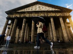 Aunque las lluvias atípicas traerán momentos de frescura, mayo mantendrá su reputación histórica como el mes más caluroso del año. ESPECIAL / EL INFORMADOR y CANVA