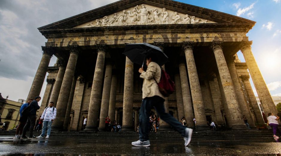 Aunque las lluvias atípicas traerán momentos de frescura, mayo mantendrá su reputación histórica como el mes más caluroso del año. ESPECIAL / EL INFORMADOR y CANVA
