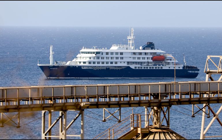 El crucero holandés MV Hondius se encuentra anclado en Cabo Verde tras la muerte de tres personas a bordo a causa del hantavirus, un síndrome respiratorio agudo. EFE/ARCHIVO