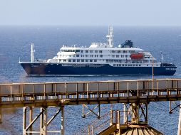 El crucero holandés MV Hondius se encuentra anclado en Cabo Verde tras la muerte de tres personas a bordo a causa del hantavirus, un síndrome respiratorio agudo. EFE/ARCHIVO