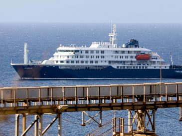 La OMS investiga una inusual transmisión de persona a persona del letal virus Andes a bordo del MV Hondius mientras España organiza un operativo de desembarque. EFE/E. Monteiro