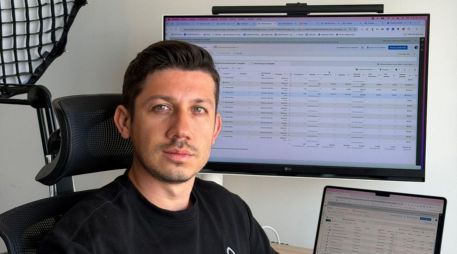 Una de ellas es iBoost Social, empresa encabezada por Jair Ruiz, que comenzó hace más de seis años como una agencia orientada a apoyar a pequeños negocios en su transición al entorno online.