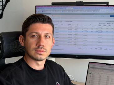 Una de ellas es iBoost Social, empresa encabezada por Jair Ruiz, que comenzó hace más de seis años como una agencia orientada a apoyar a pequeños negocios en su transición al entorno online.
