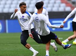 Jugadores del PSG en el entrenamiento para la semifinal contra el Bayern Múnich. EFE/A. Szilagyi