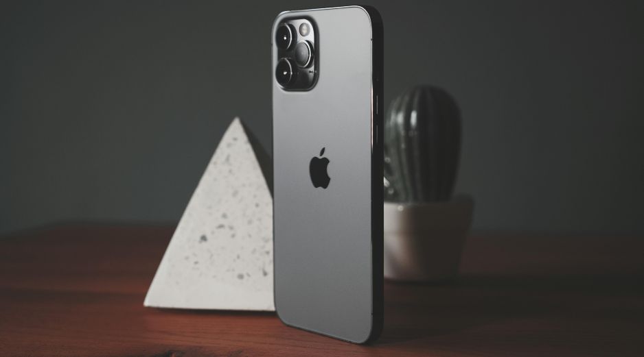 Con iOS 26.5, Apple apuesta por perfeccionar la experiencia diaria del usuario a través de cambios discretos pero significativos. Unsplash
