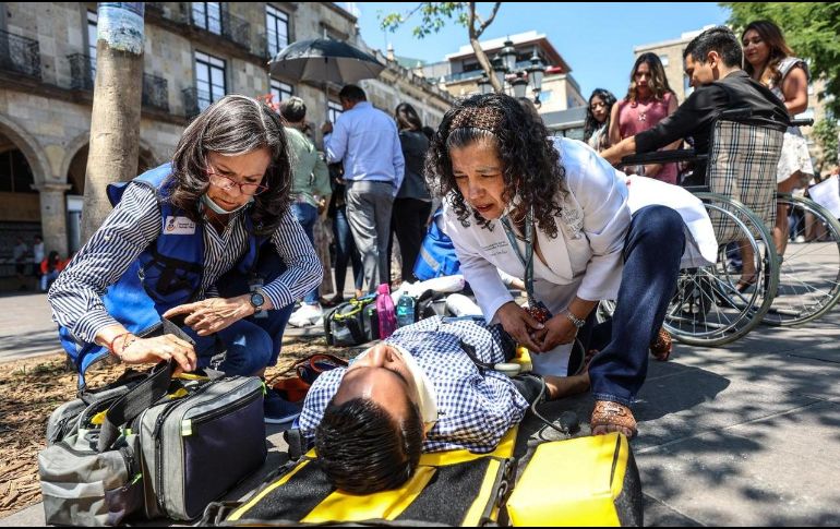 En el caso de Palacio de Gobierno, fueron evacuadas 220 personas, entre ellas, el gobernador de Jalisco, así como un grupo de alrededor de 20 niñas y niños del municipio de Teuchitlán. EL INFORMADOR/ A. Navarro