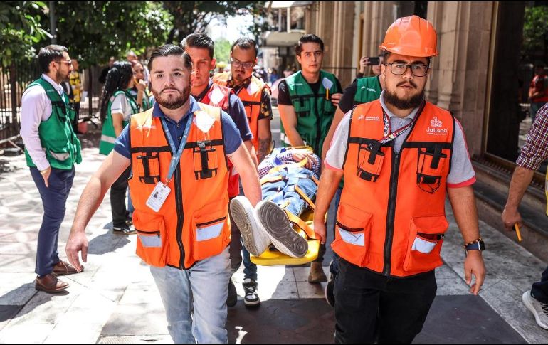En el caso de Palacio de Gobierno, fueron evacuadas 220 personas, entre ellas, el gobernador de Jalisco, así como un grupo de alrededor de 20 niñas y niños del municipio de Teuchitlán. EL INFORMADOR/ A. Navarro
