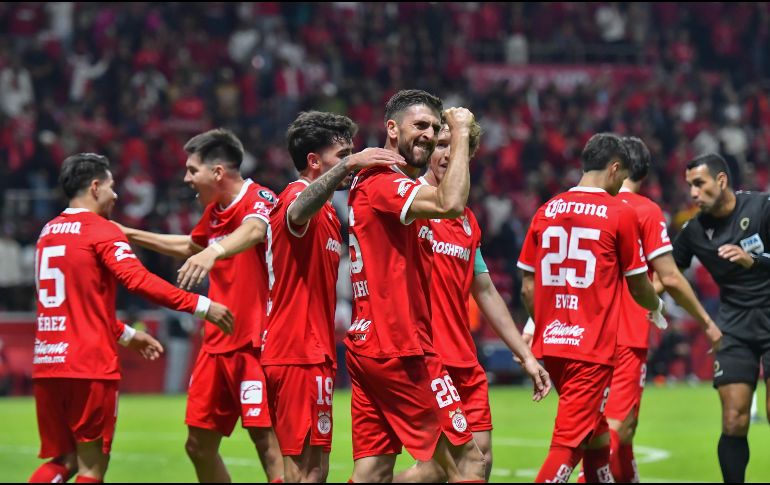 Los Diablos Rojos del Toluca aplastaron 4-0 al LAFC de la MLS, revirtiendo el marcador global para un contundente 5-2. IMAGO7.