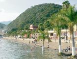 Chapala invita a pasear entre músicos, vendedores de nieves, voladores de Papantla y pequeñas embarcaciones que se balancean frente al agua. ESPECIAL