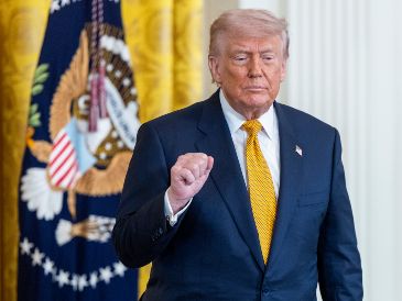 Donald Trump reaccionó a un nuevo intercambio de ataques entre Estados Unidos e Irán que tambaleó la frágil posibilidad de un acuerdo de paz. EFE/S. Thew