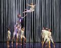 La puesta en escena, que también tendrá funciones  hoy y el sábado, convirtió el recinto tapatío en un espacio donde el circo contemporáneo desplazó los límites del ballet clásico. EL INFORMADOR/ J. ACOSTA.