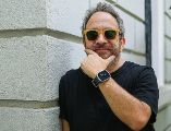 Alejandro Tavares, director de Filma Jalisco posa para esta casa editorial desde el MUSA. EL INFORMADOR