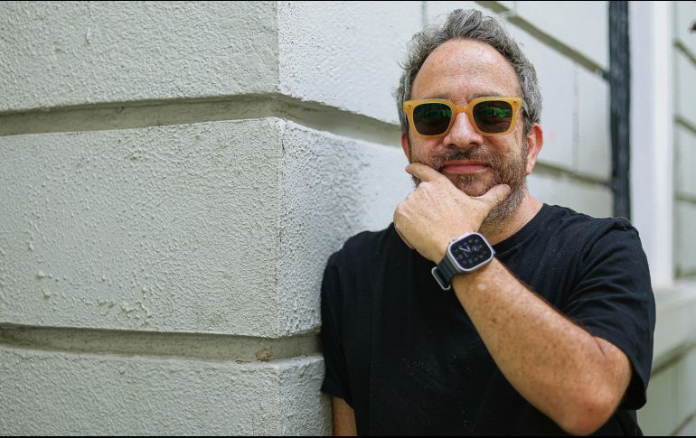 Alejandro Tavares, director de Filma Jalisco posa para esta casa editorial desde el MUSA. EL INFORMADOR