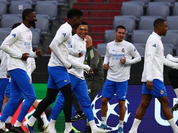 Kylian Mbappé. En el entorno madridista confían en que el delantero francés pueda estar disponible para disputar el clásico frente al Barcelona. EFE/EPA/A. Szilagyi