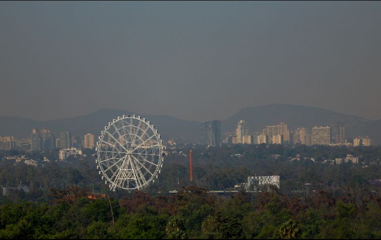 Esta mañana, la Ciudad de México mostró niveles altos de contaminación. EFE/S. Gutiérrez