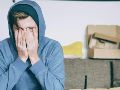 Especialistas recomiendan evitar la automedicación y acudir a un médico si el cansancio es persistente, ya que detrás de este síntoma pueden existir problemas de salud como anemia, trastornos hormonales o alteraciones del sueño. Unsplash