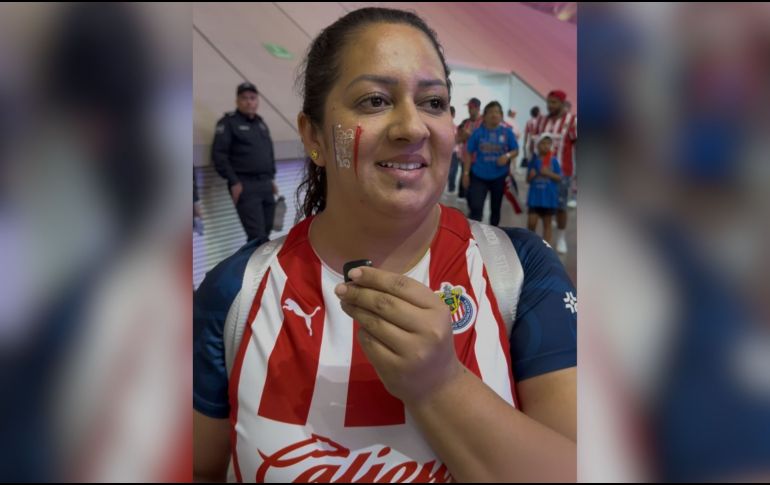 Maritza Reynoso celebró el Día de las Madres en el estadio y aseguró que ver a Chivas avanzar sería el mejor regalo este 10 de mayo. EL INFORMADOR/ F. RAMÍREZ.