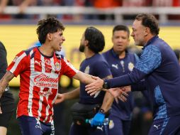 Milito también habló sobre el presente de Santiago Sandoval, quien se convirtió en la principal figura del partido. EFE/F. Guasco