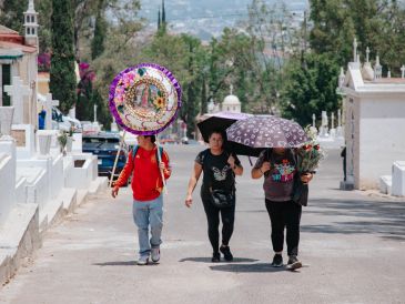 Ante la masiva asistencia que se registra hoy en los cementerios, las autoridades han emitido una serie de recomendaciones para la población. ESPECIAL/Gobierno de Guadalajara