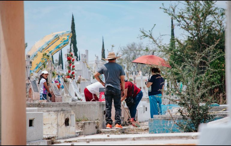 Ante la masiva asistencia que se registra hoy en los cementerios, las autoridades han emitido una serie de recomendaciones para la población. ESPECIAL/Gobierno de Guadalajara