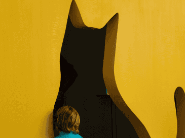 Literalmente se trata de “Cien gatos”; 60 se encuentran en la sala de la exposición, mientras que los demás se esconden dentro de las instalaciones del MAZ. ESPECIAL/ Facebook/ Museo de Arte de Zapopan