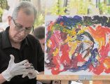 El artista Javier Jiménez, crea siguiendo las vibras sonoras. EL INFORMADOR/ F. Salcedo