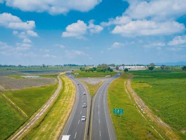 La ampliación de cuatro a seis carriles de la autopista Zapotlanejo-Lagos de Moreno tendrá una inversión estimada de 11 mil 500 millones de pesos y las obras iniciarán en los próximos seis meses. ESPECIAL