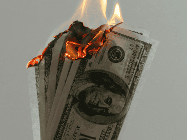 Hoy 11 de mayo el tipo de cambio FIX de acuerdo al Diario Oficial de la Federación (DOF) es de 17.2105 pesos por dólar. UNSPLASH / JP. VALERY